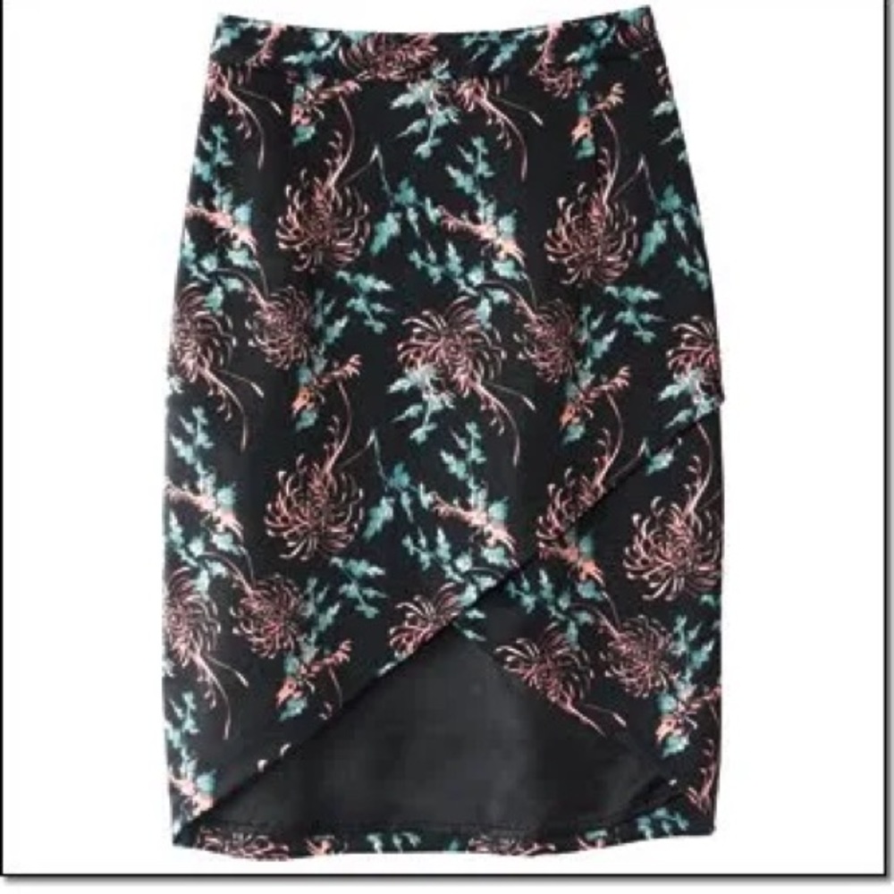 ✨HP✨ Mark. by Avon Floral Skirt NWOT - Picture 2 of 9